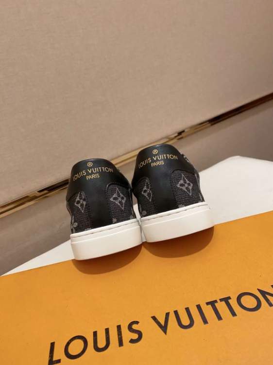 Picture of Louis Vuitton Shoes _SKULVsz38-44mnf017215240